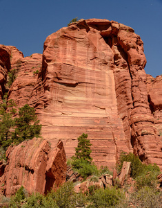 纯粹的红色岩石峭壁图片