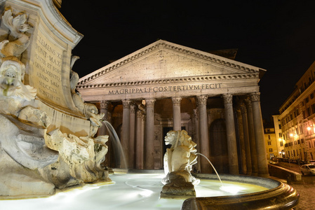 罗马万神殿喷泉夜景
