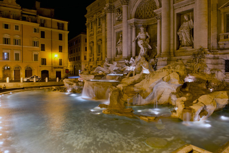 罗马喷泉 di trevi 夜景