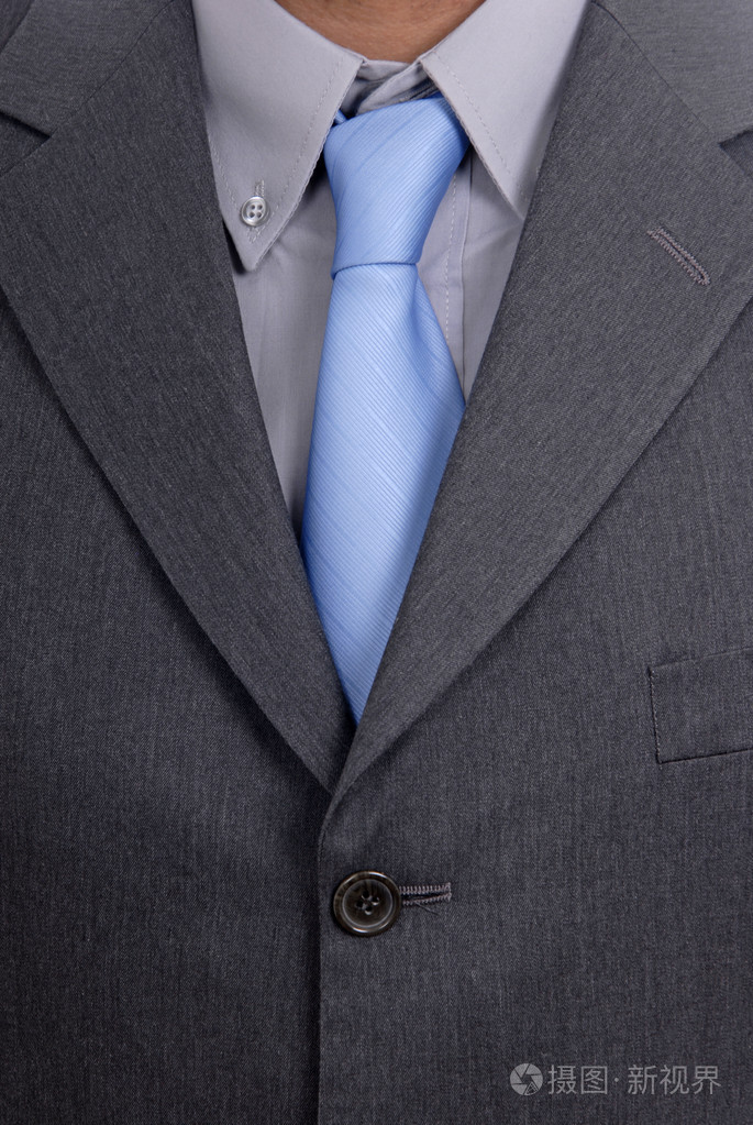 蓝色的领带与西装男人的细节