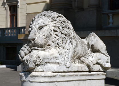 雕塑的狮子在古代宫殿