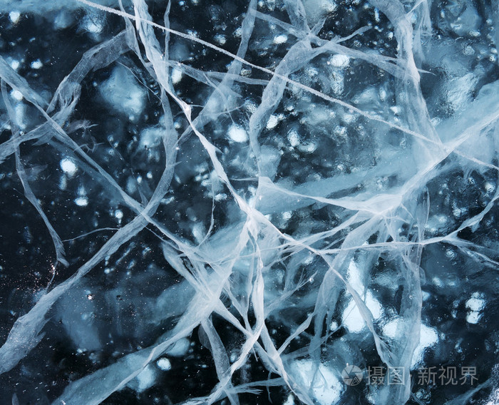 网络的固体层厚厚的冰裂缝
