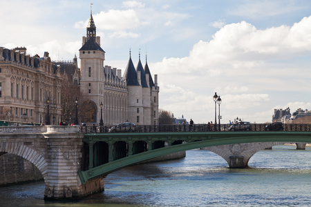 pont de notre dame 在巴黎