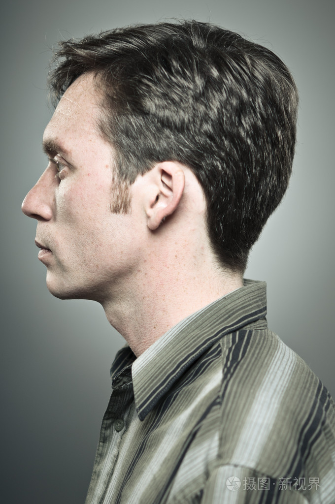 配置文件的白种男人的肖像