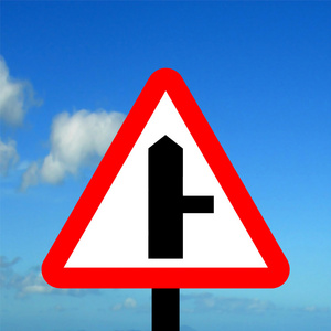 警告三角形侧道路交通标志