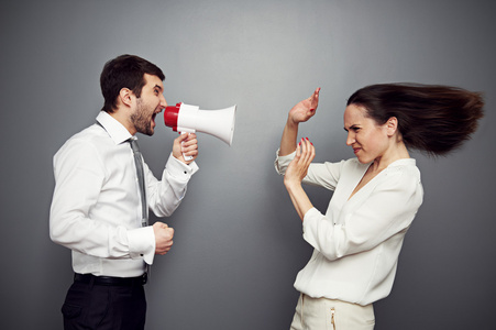 情感老板骂他的下属照片