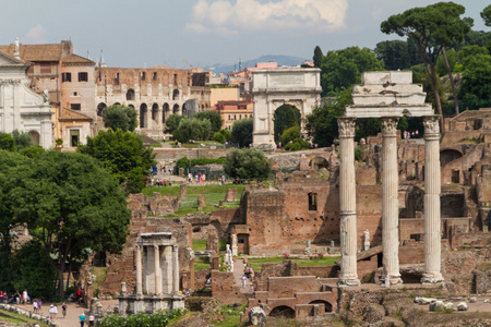 建筑遗址和古列在罗马，意大利