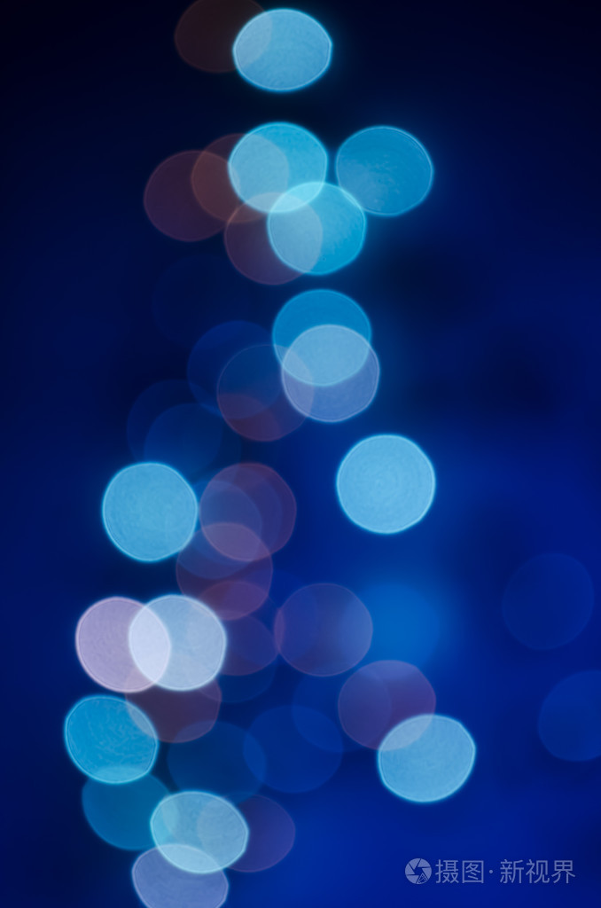 明亮的蓝色模糊的背景为蓝色