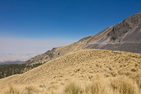 火山内华达州德托卢卡与内部在墨西哥的火山口湖