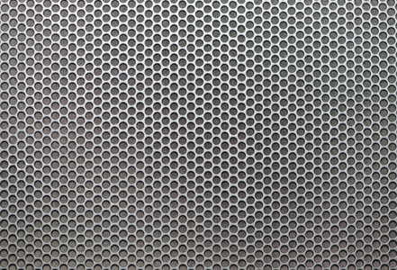 金属薄片覆盖圆孔照片