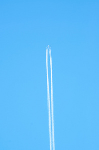 飞机在天空中