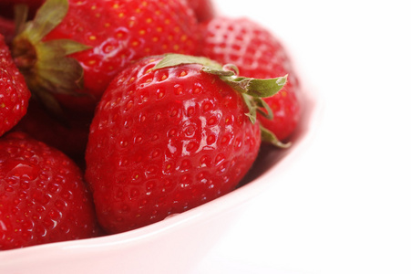 草莓在白色背景