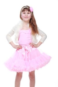 冒充为相机粉色的芭蕾舞裙的美丽头发的漂亮孩子
