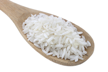 原料大米在木勺