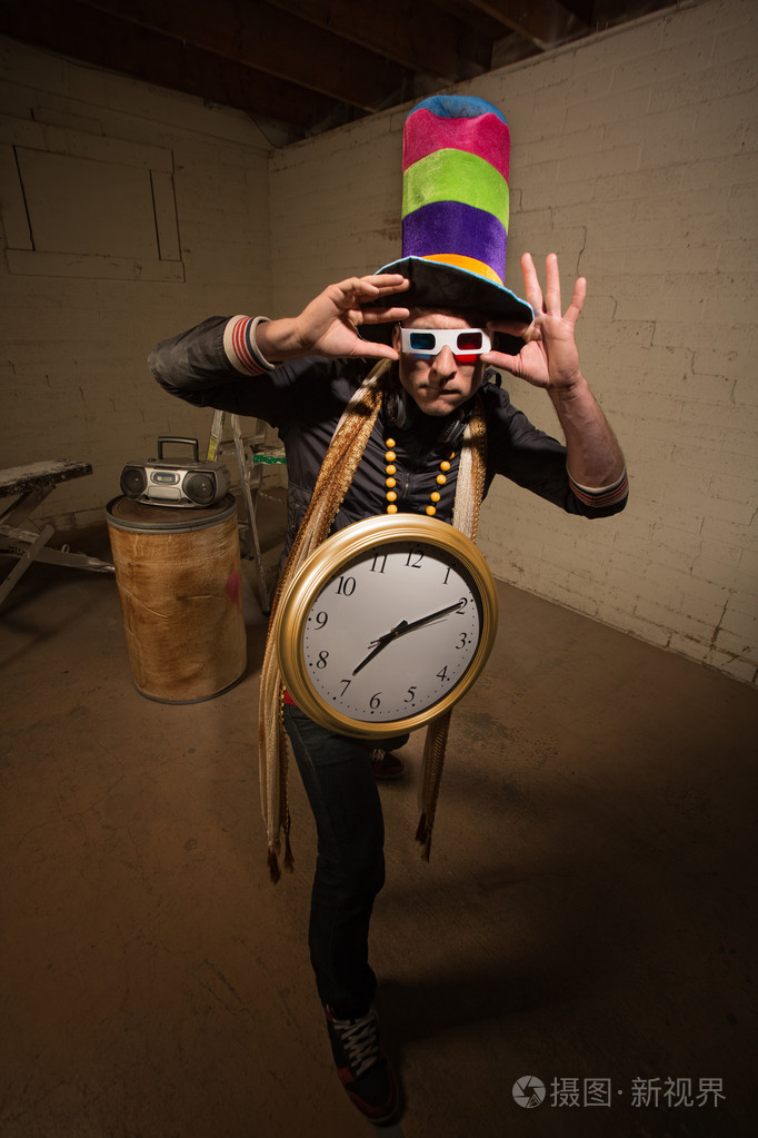 高飞装腔作势的大时钟