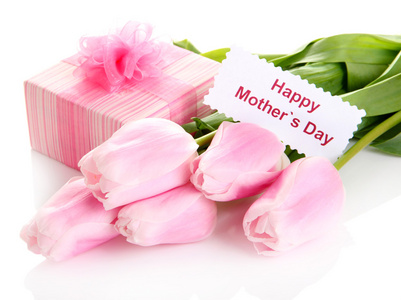 束美丽的粉红色郁金香和礼物送给母亲节这一天上白色, 孤立