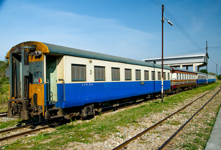 第三类客车转向架的火车图片