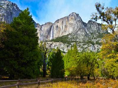 优胜美地国家公园，加利福尼亚的美丽优胜美地瀑布