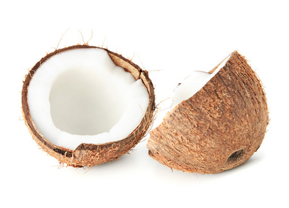 奶白色上孤立的两个椰子 halfs