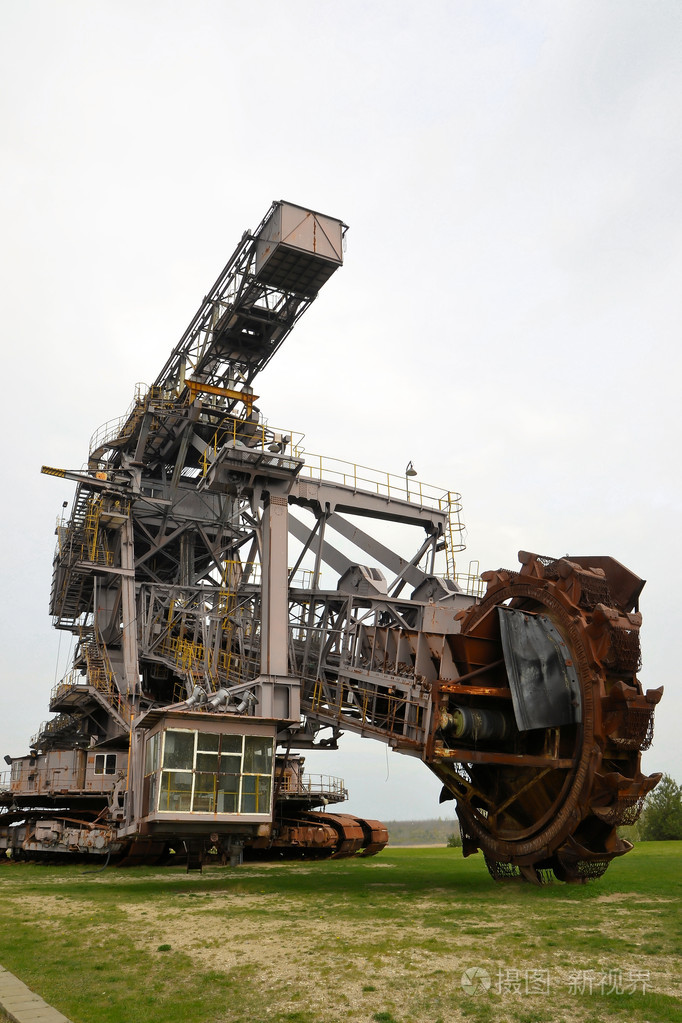 煤炭挖掘机是在废弃矿井