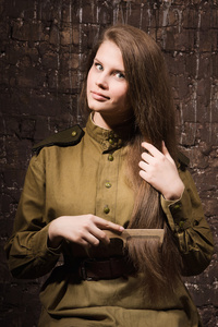 苏联女战士在二次世界大战的制服她梳的发型照片