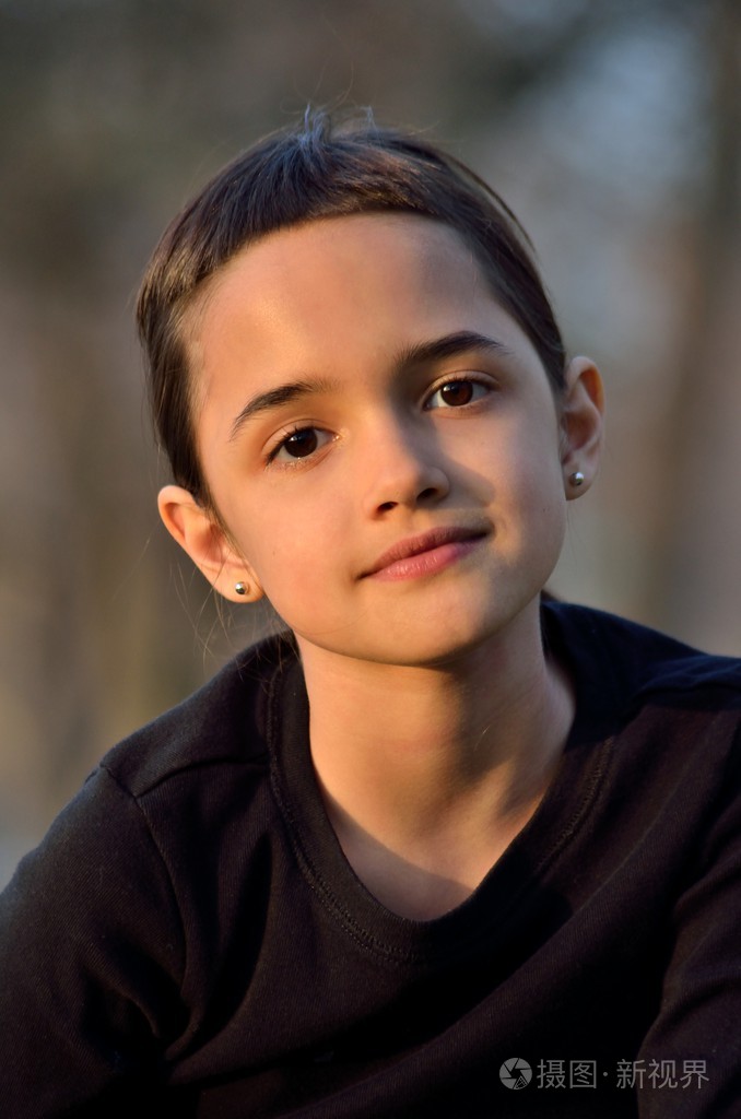 西班牙裔美国人的漂亮的小女孩