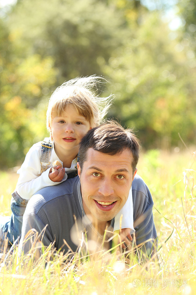 爸爸和小女儿在性质上