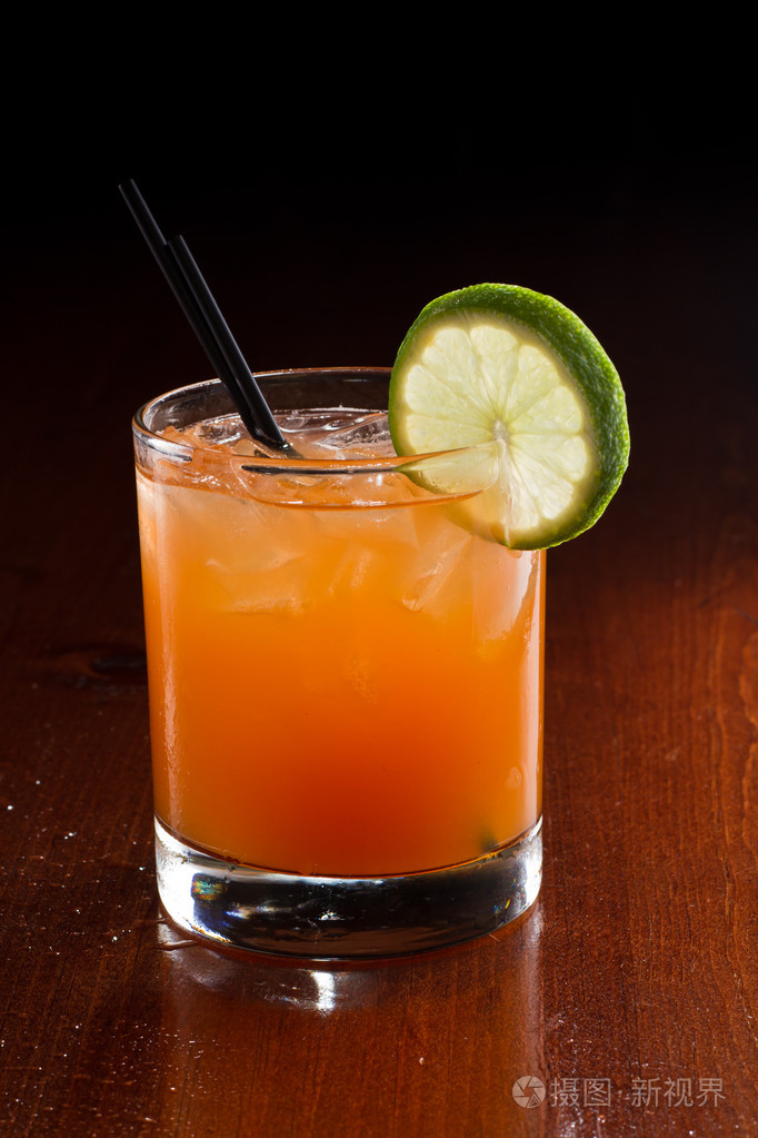 热带果汁鸡尾酒