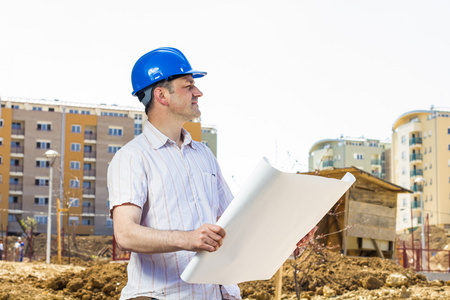 在建筑工地上的建筑师