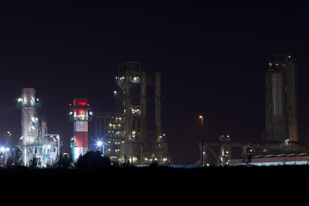 炼油厂的夜景