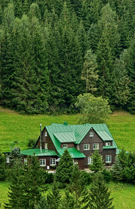 夏季山间小屋