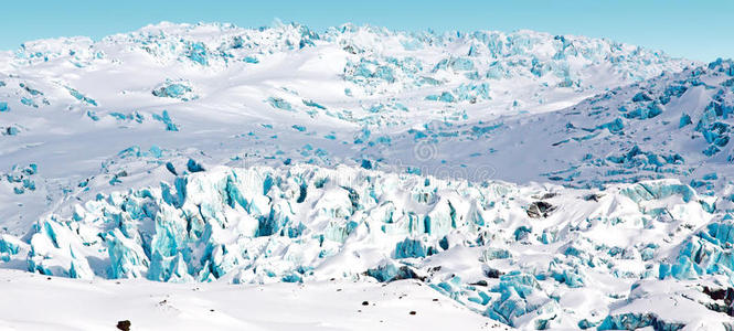 冰川，从山上的冰川滑落