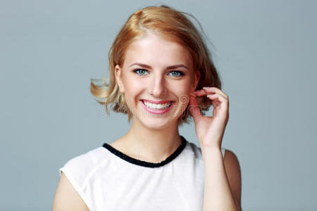 卷曲的耳朵图片