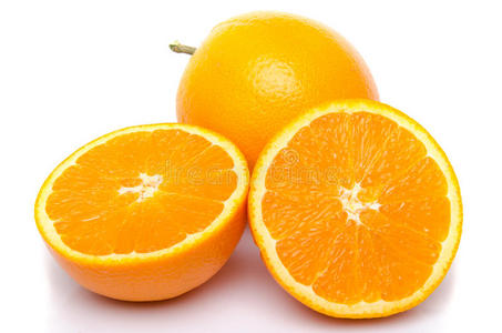 橘子切成两半