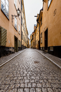 在旧城的狭窄街道 格姆拉斯坦 的瑞典斯德哥尔摩
