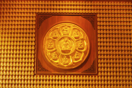 在泰国，kammalawat 龙 temp 中国寺庙墙上佛