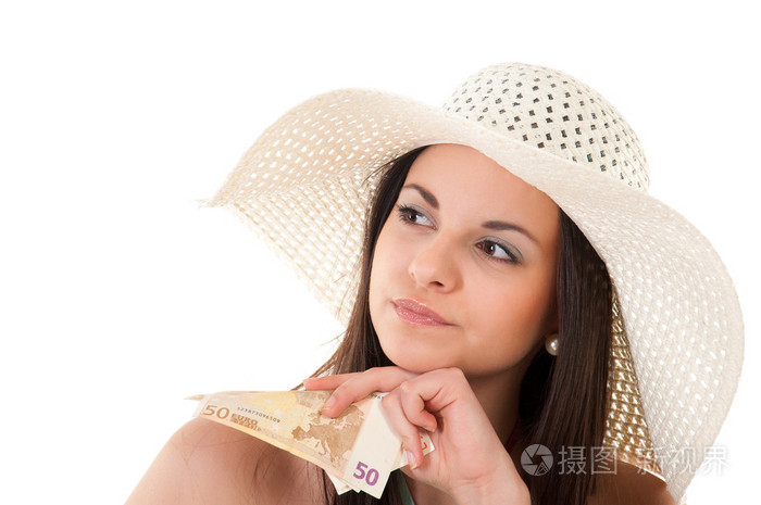 美丽的女人夏天穿用帽子和钱