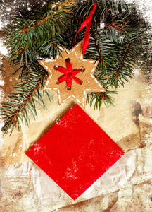 圣诞装饰在 grunge 纸张背景