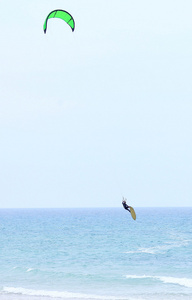 男子冲浪海