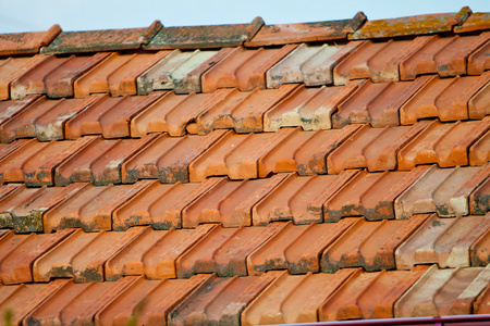 屋顶上的旧风格陶瓷墙地砖