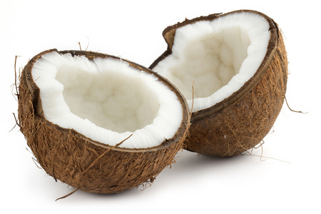 断层在白色背景上有一半的椰子