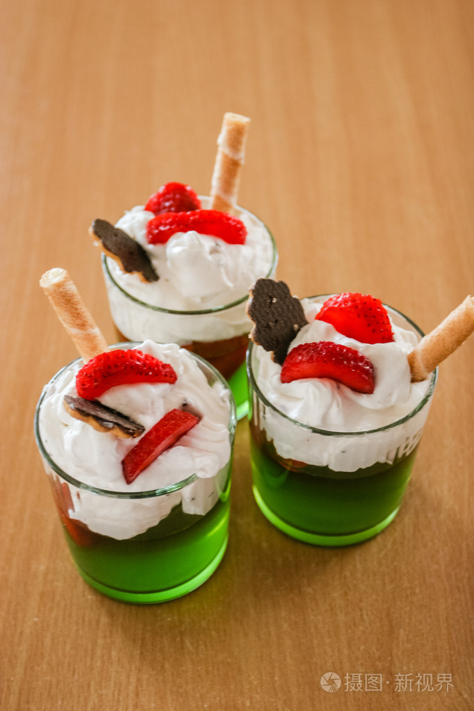 鲜奶霜绿色果冻