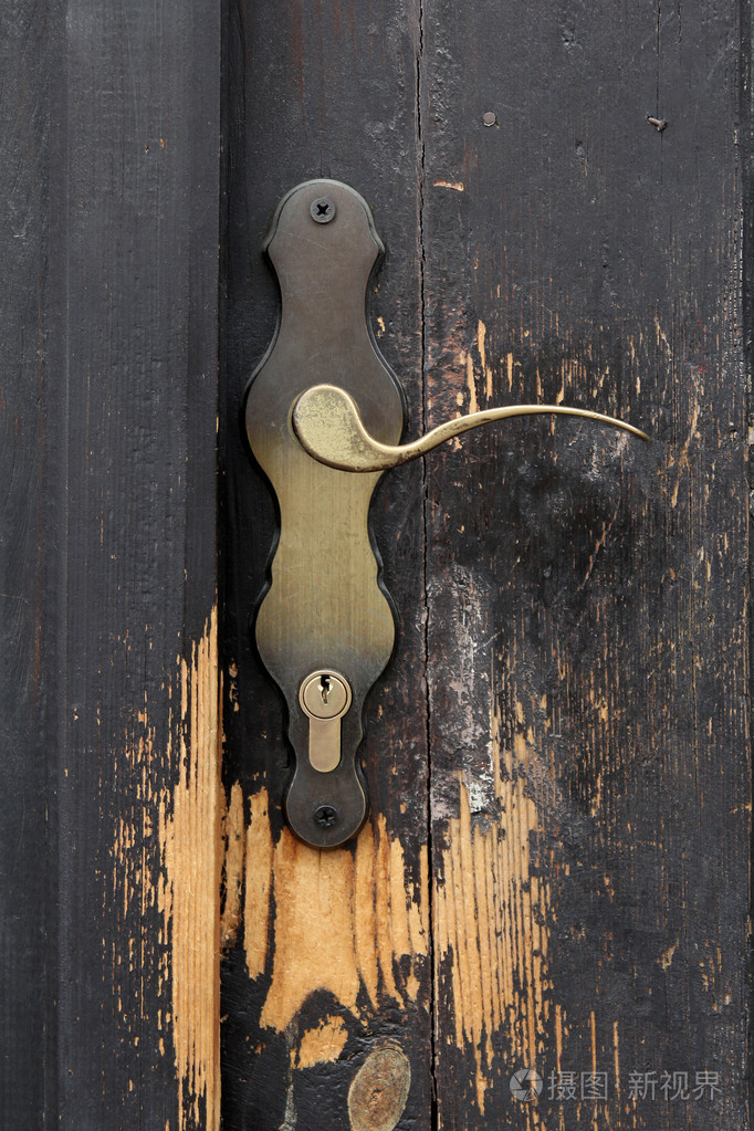 老门上复古的门把手照片-正版商用图片1c9gvz-摄图新视界
