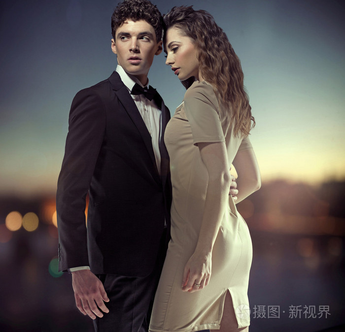 梦幻般的时尚完美的情侣照片