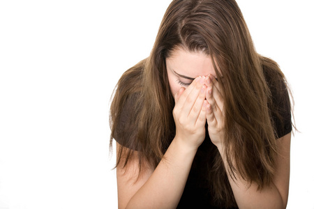 相当沮丧和悲伤的亚洲女性醒着,失眠症,躺在床上,不眠不休,焦虑和抑郁