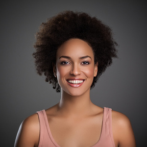 美丽的非洲女人微笑照片