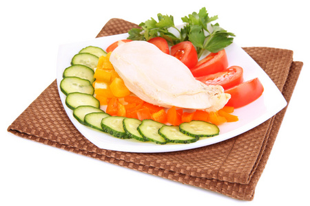 水煮的鸡胸肉与蔬菜上白色隔离板上