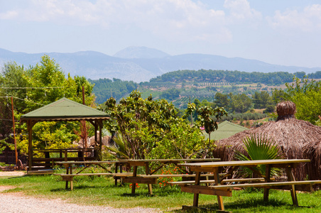 在土耳其的 manavgat 河上餐厅