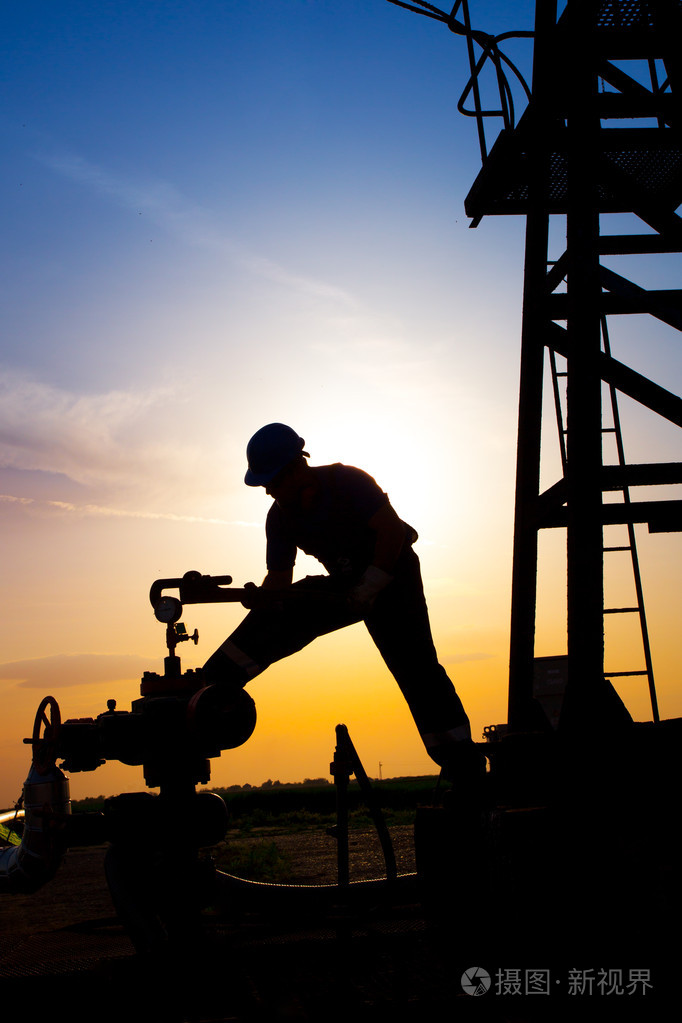 石油工人剪影照片-正版商用图片1cakm8-摄图新视界