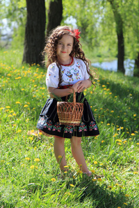 乌克兰民族服饰的小女孩